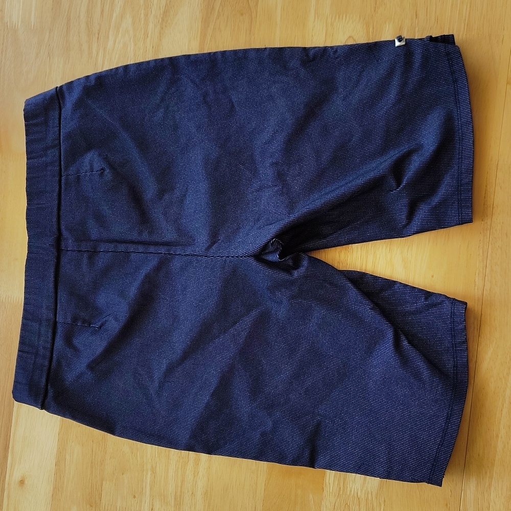 π 89th & Madison Pinstripe Bermuda Stretchy Pull-On Shorts. Size L - Picture 8 of 10